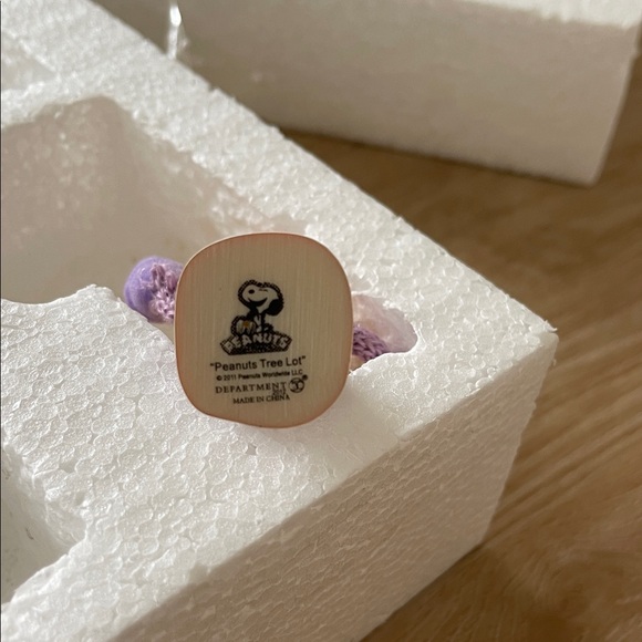 Department 56 “Peanuts Tree Lot” Set - Picture 8 of 14